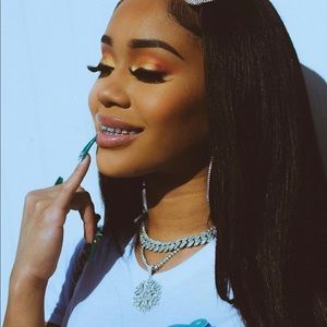 Meet your Posher, Leah